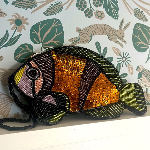 Sequin fish clutch, excellent condition with a tag attached. Fun accessory! - Picture 1 of 2
